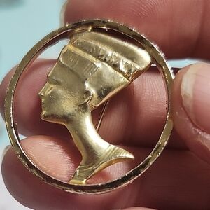 Gold-Tone Nefertiti Brooch/ Pendant